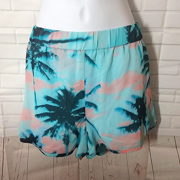Forever 21 Tropical Palm Tree Shorts - Picture 2 of 6